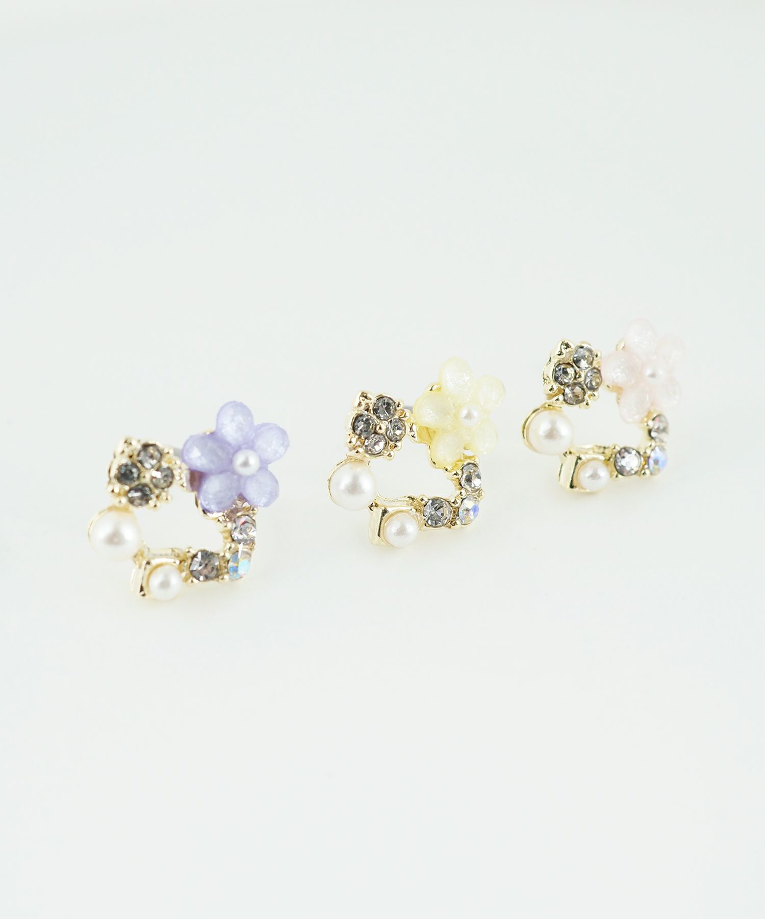 サークルフラワーチタンポストピアス