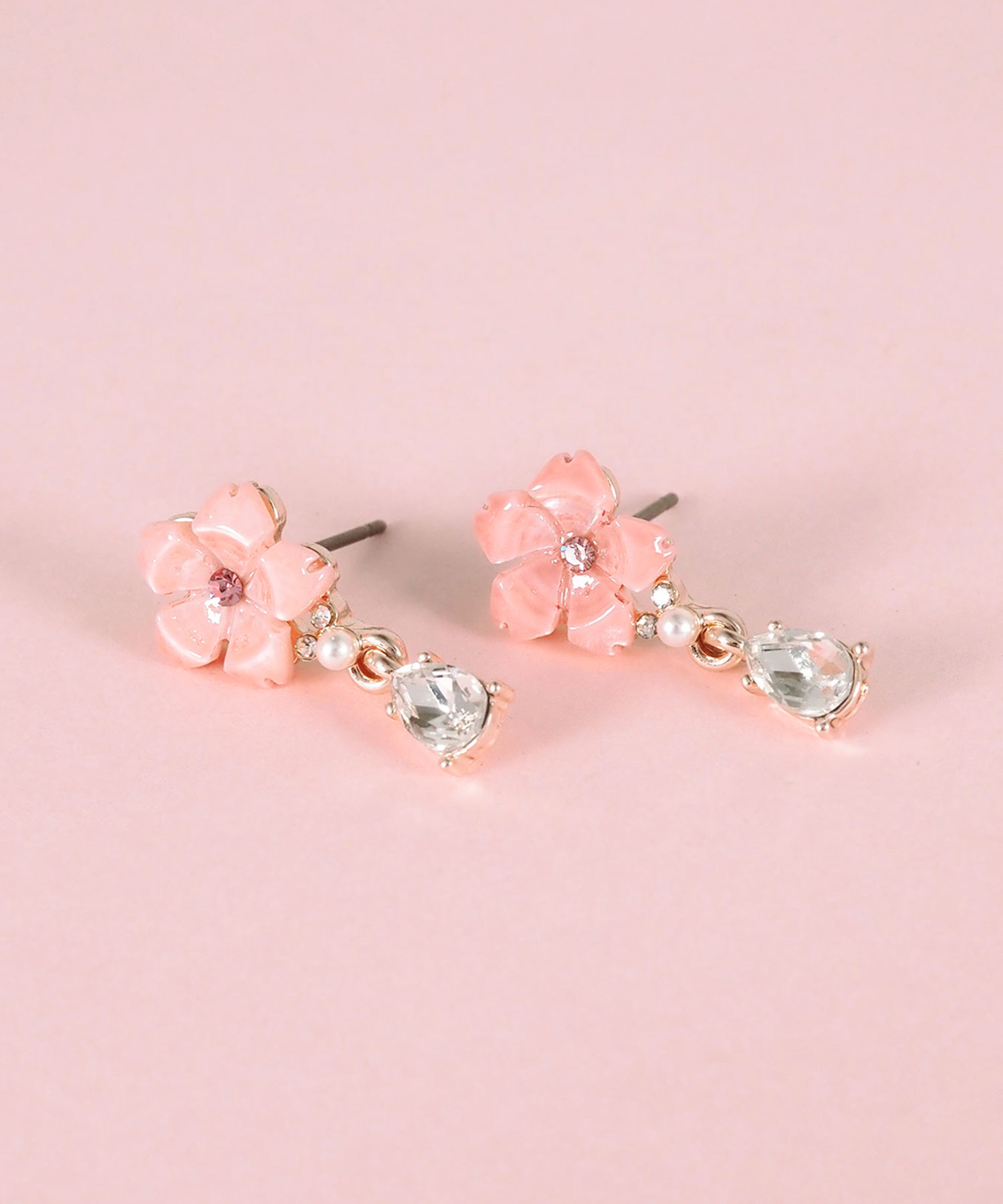 サクラドロップビジューチタンポストピアス