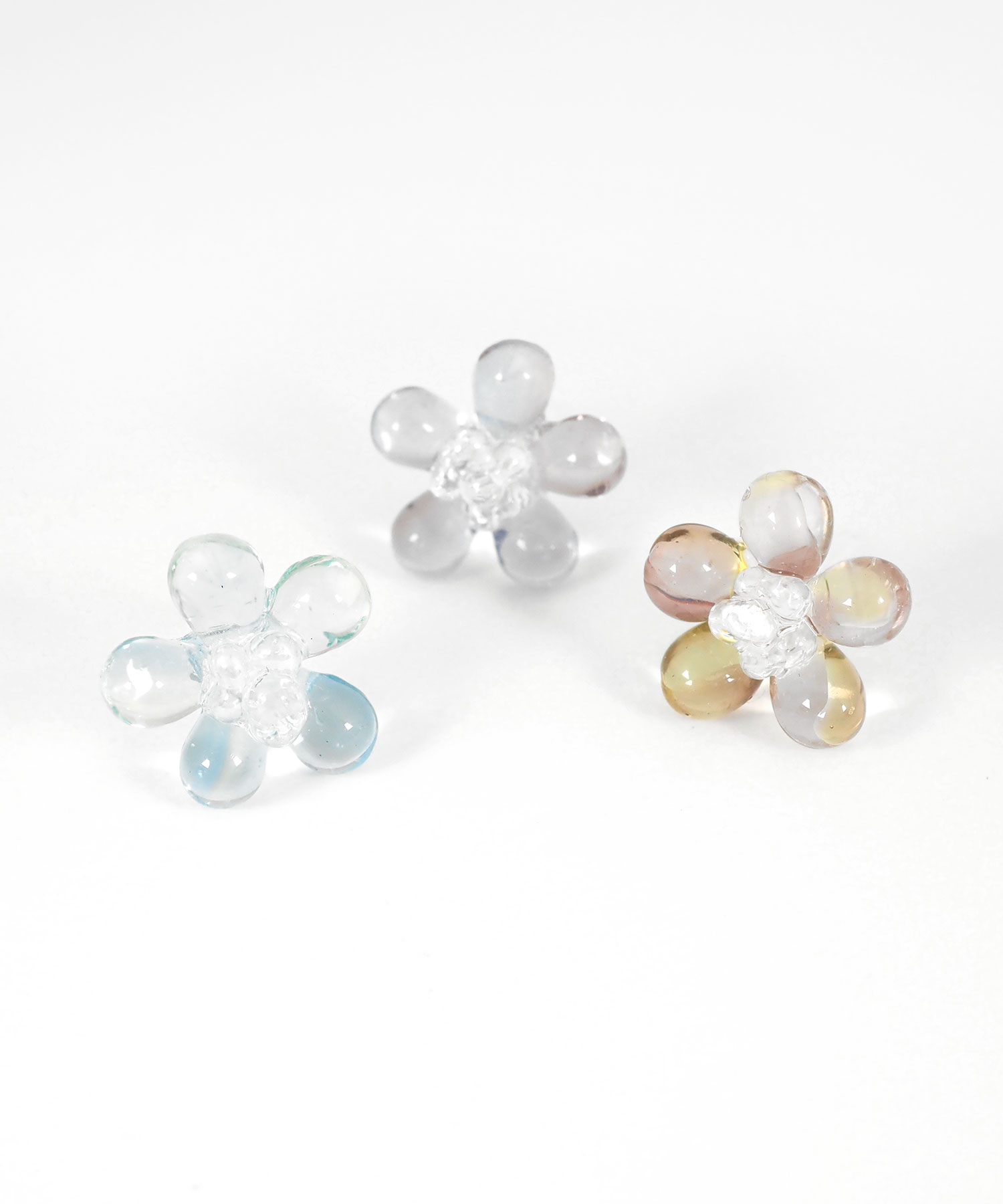 クリアフラワー樹脂ポストピアス