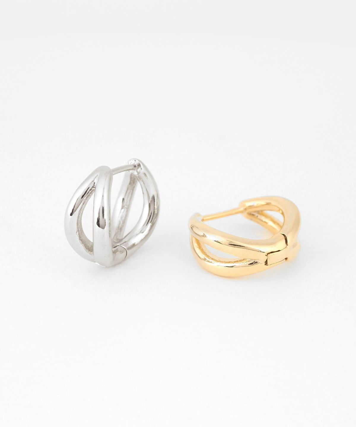 インターセクトスプリングフープピアス