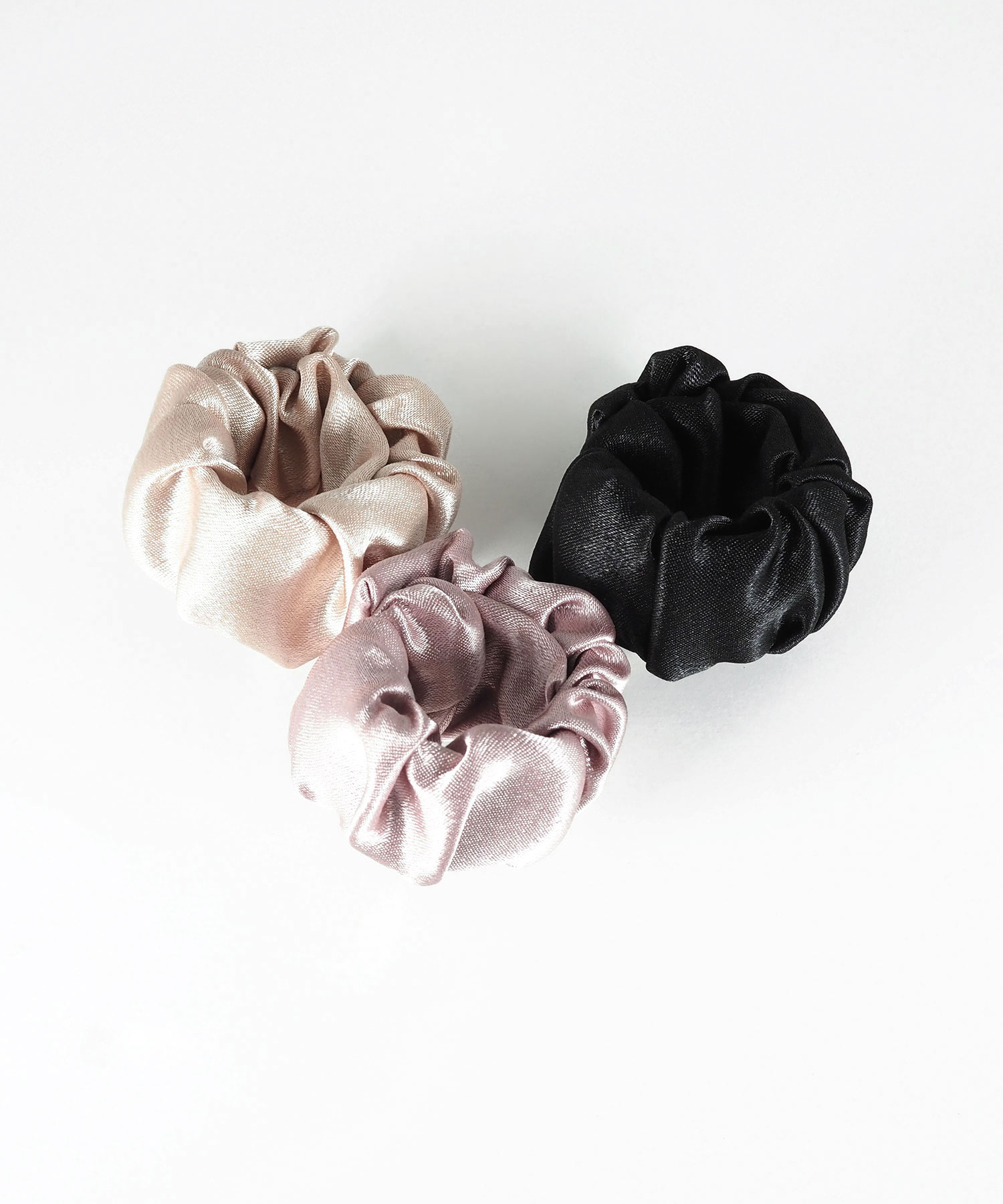 くるっとまきつくブルームサテンフック付きシュフィー