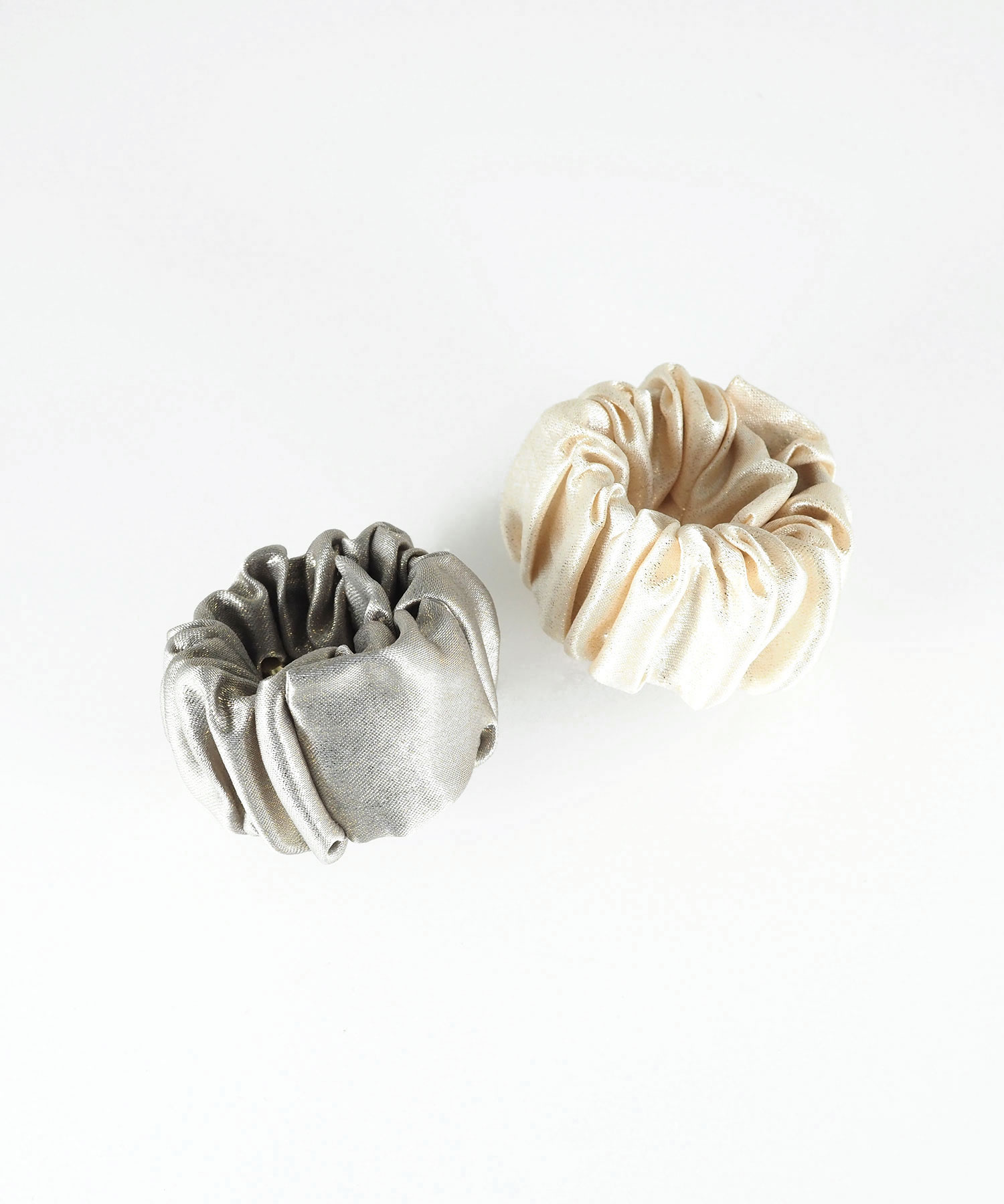 くるっとまきつくラメフック付きシュフィー