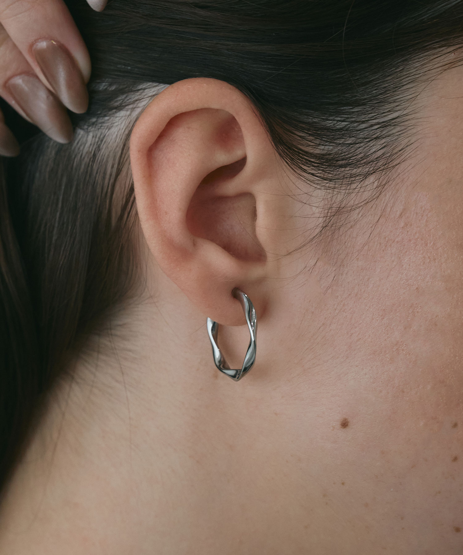 ツイストフープステンレスポストピアス【lucenzio】