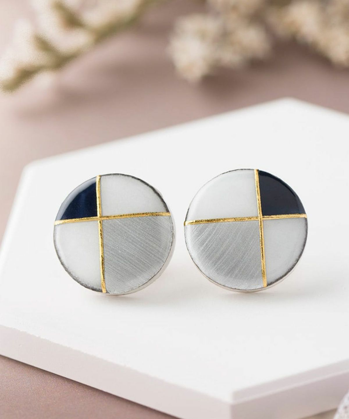 美濃焼フレンチクラシカルチタンポストピアス 【MIKELO】