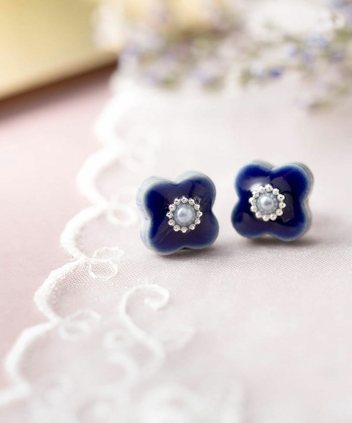 美濃焼小花パールチタンポストピアス【MIKELO】