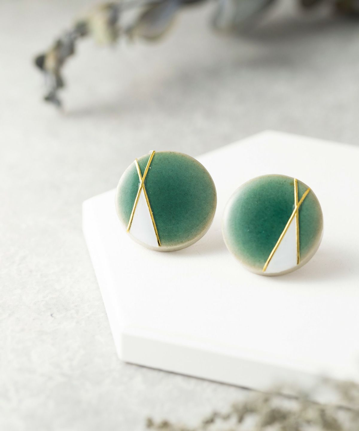 美濃焼ラインデコ青磁チタンポストピアス【MIKELO】