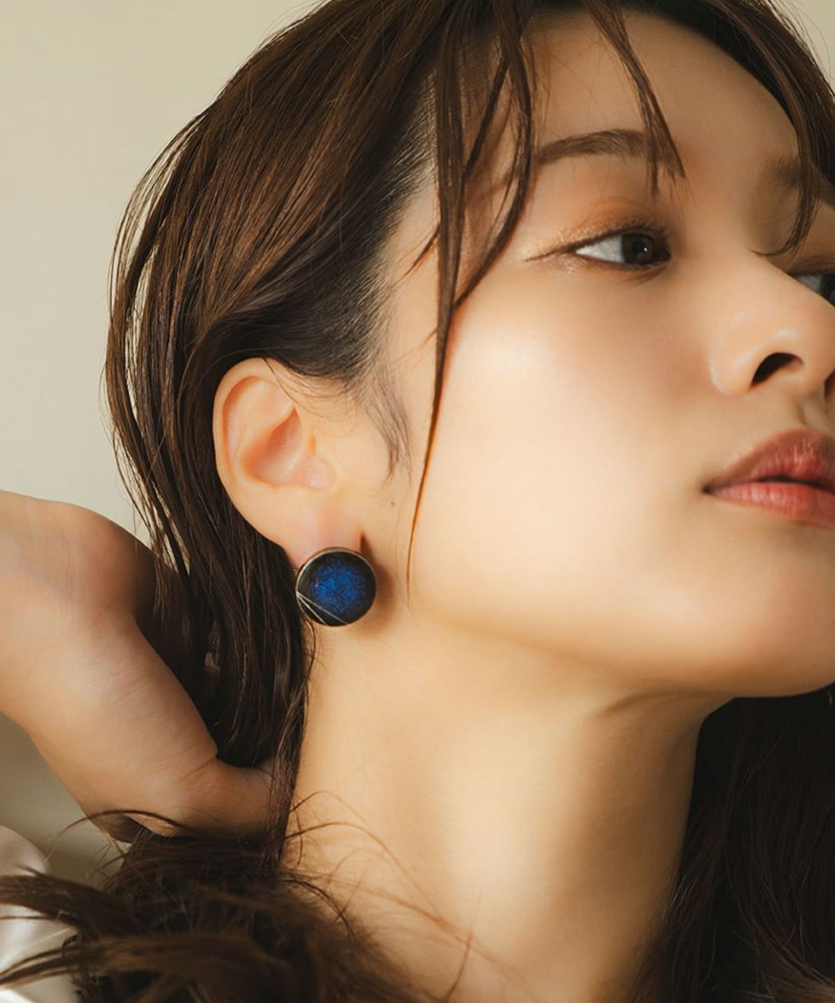 「carve」藍色美濃焼斜映チタンポストピアス【MIKELO】