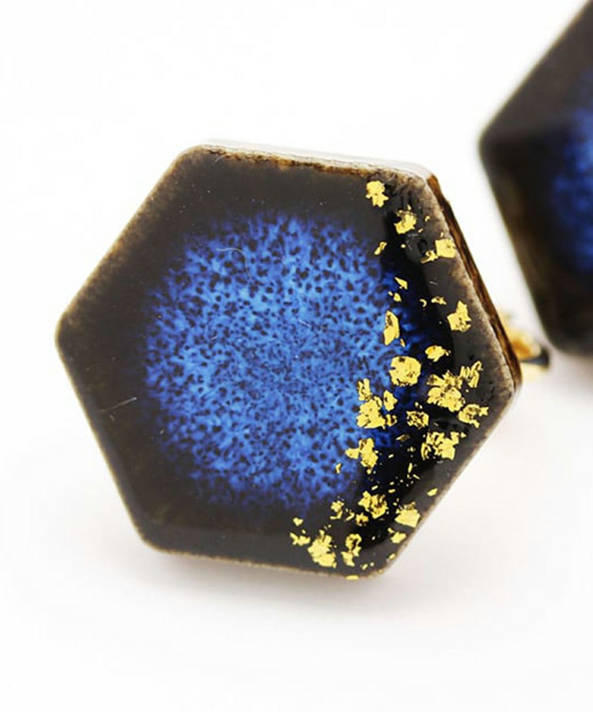 藍色美濃焼六角形星屑チタンポストピアス【MIKELO】